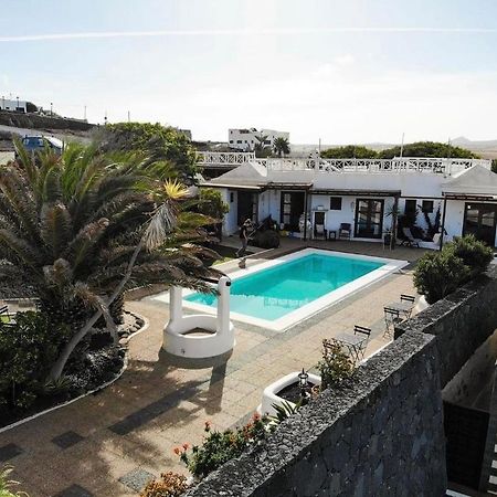 Oasis Surf House Apartment Soo Екстериор снимка